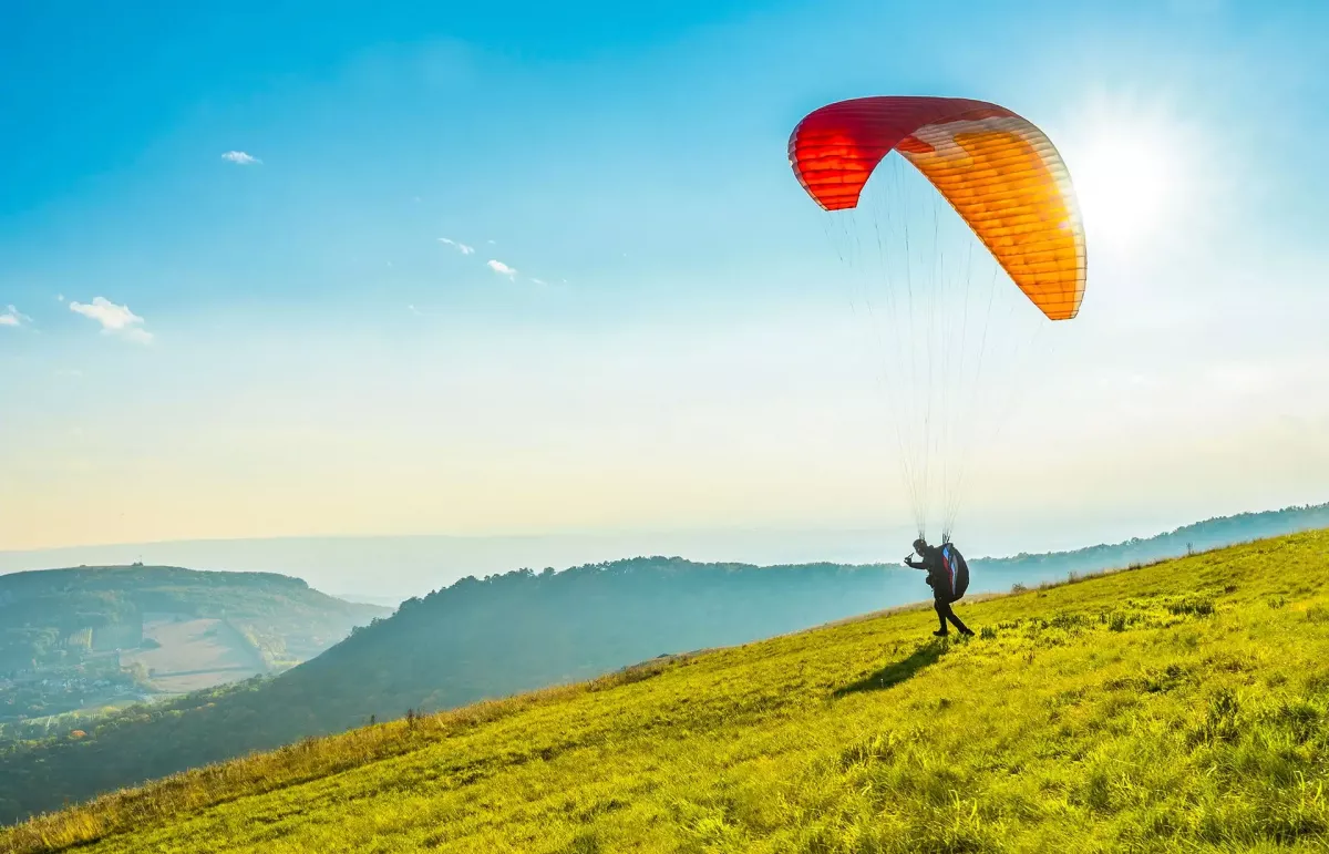Paragliding in Wengen village