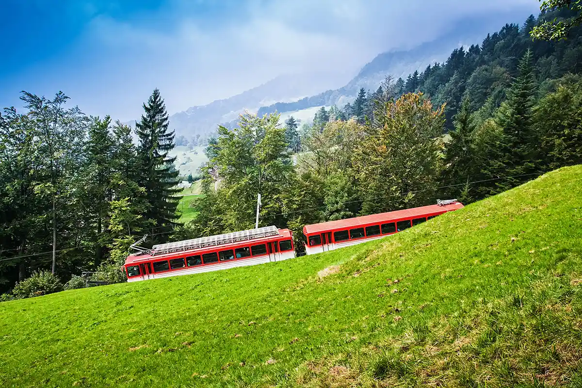 cogwheel-train-rising-to-rigi-kulm